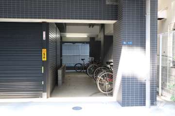 屋内に設けられた駐輪場