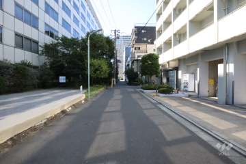 敷地南側の前面道路(東側から)