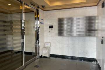 エントランスはオートロック付きです。