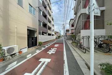 敷地北側の前面道路