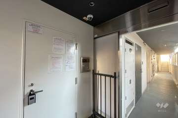 エントランスはオートロック付きです。