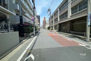 敷地東側の前面道路