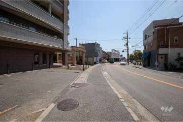 敷地西側の前面道路