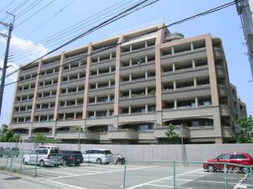 エステムコート宝塚アリストクラットの外観（南東側から）