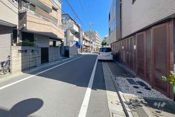 敷地北側の前面道路