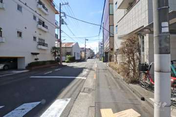 敷地北側の前面道路(東側から)