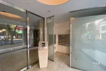 エントランスはオートロック付きです。