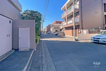 敷地北側の前面道路（東側から）