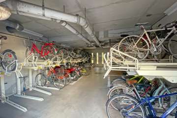 屋内に設けられた駐輪場