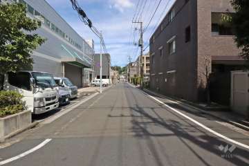 敷地北側の前面道路