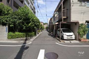 敷地南側の前面道路