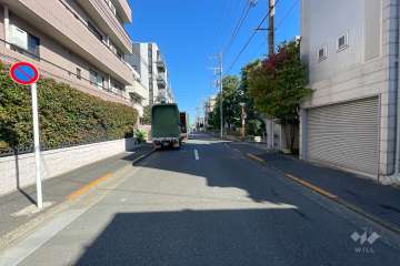 敷地南側の前面道路
