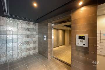 エントランスはオートロック付きです。