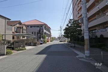 敷地東側の前面道路