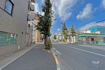 敷地北西側前面道路は池上通りです（北東側から）。