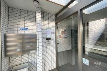 エントランスはオートロック付きです。