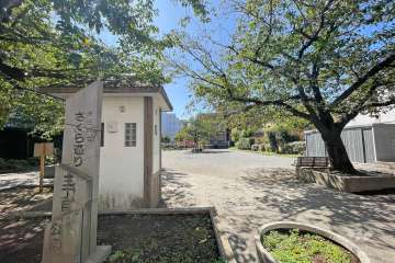 敷地北側に隣接する『さくら通り三丁目公園』