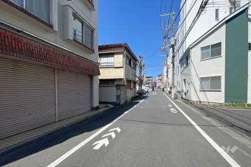 敷地北東側の前面道路