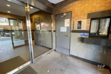 エントランスはオートロック付きです。