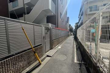 敷地南西側の前面通路