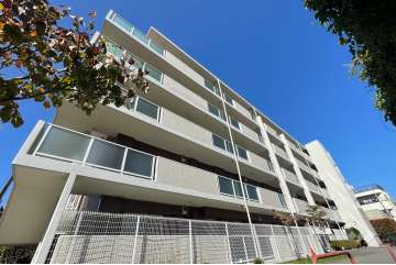 ライフレビュー大森の外観（南東側から）