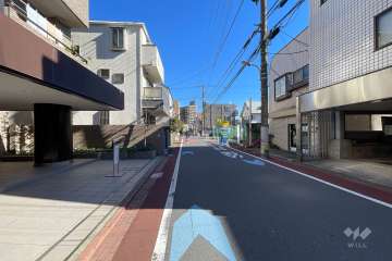 敷地南東側の前面道路