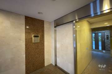 エントランスはオートロック付きです。