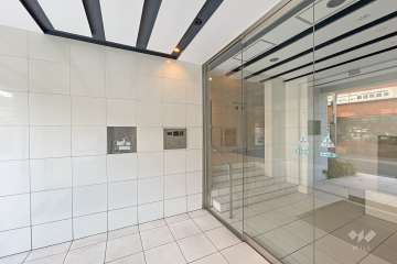 エントランスはオートロック付きです。