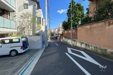 敷地南側の前面道路