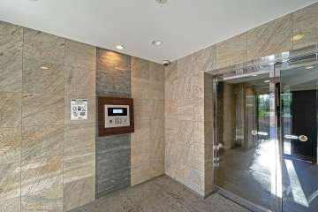 エントランスはオートロック付きです。