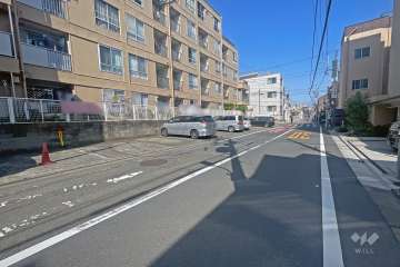 敷地南側の前面道路