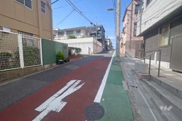 敷地東側の前面道路