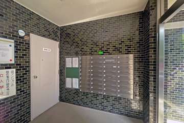 エントランス内の共用ポスト