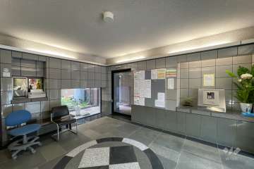 エントランスはオートロック付きです。