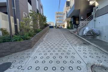 敷地北側の前面道路（東側から）