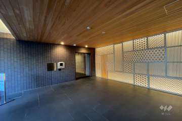 エントランスはオートロック付きです。