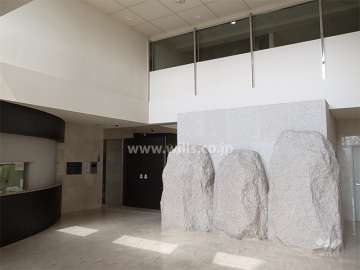 吹き抜けになったエントランスホール