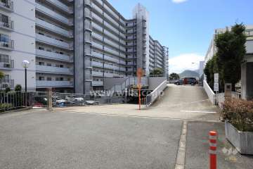 駐車場の出入り口（ロボットゲート付き）