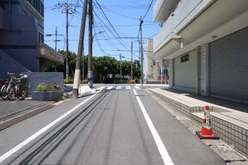 敷地南側の前面道路