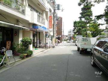マンション西側の通り