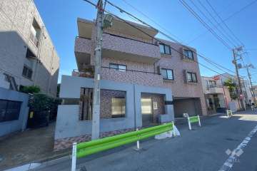 クレッセント中馬込２の外観（北杜井川から）