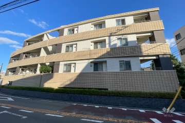 グローリオヒルズ西馬込の外観（西側から）