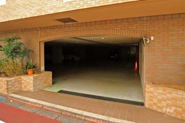 駐車場の出入り口・敷地内駐車場（屋内平面式）