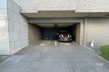 敷地内駐車場（屋内平面式）
