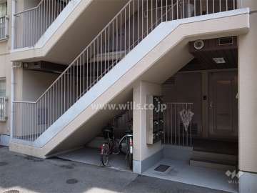 住戸入り口と共用ポスト
