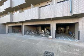 屋内に設けられた駐輪場