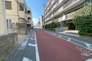 敷地南側の前面道路