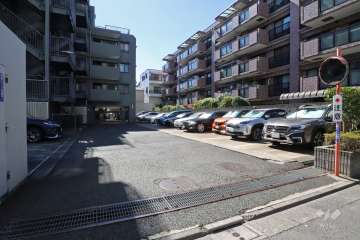 駐車場の出入り口・敷地内駐車場（屋外平面式）