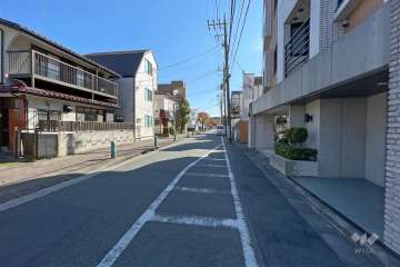敷地北東側の前面道路　