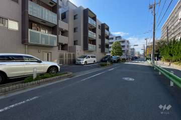 敷地北側の前面道路